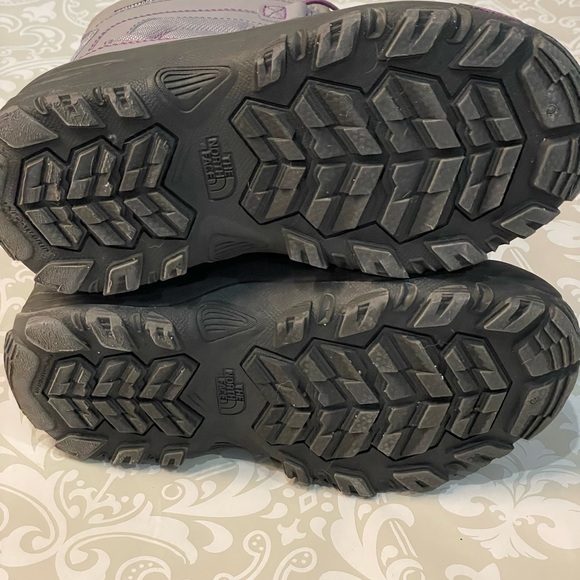 The North Face Youth Alpenglow IV Boot - Frost Grey/Wood Violet - Picture 4 of 7